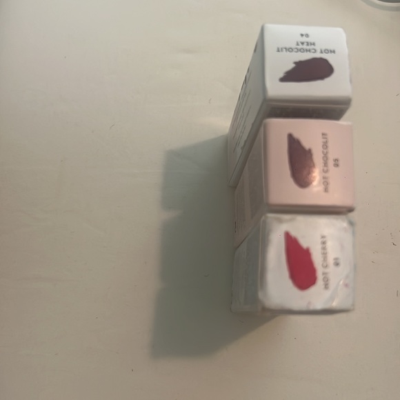 3 colors of fenty beauty gloss bomb - Picture 2 of 3